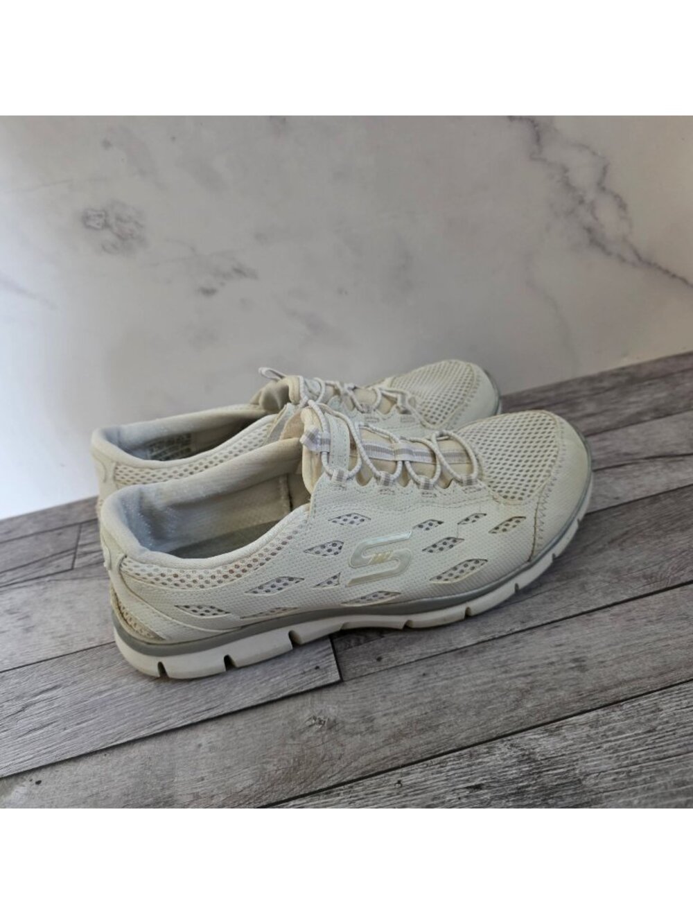 Skechers Womens White Athletic Slip-On Shoes Size 8.5 Comfort Fit Breathable